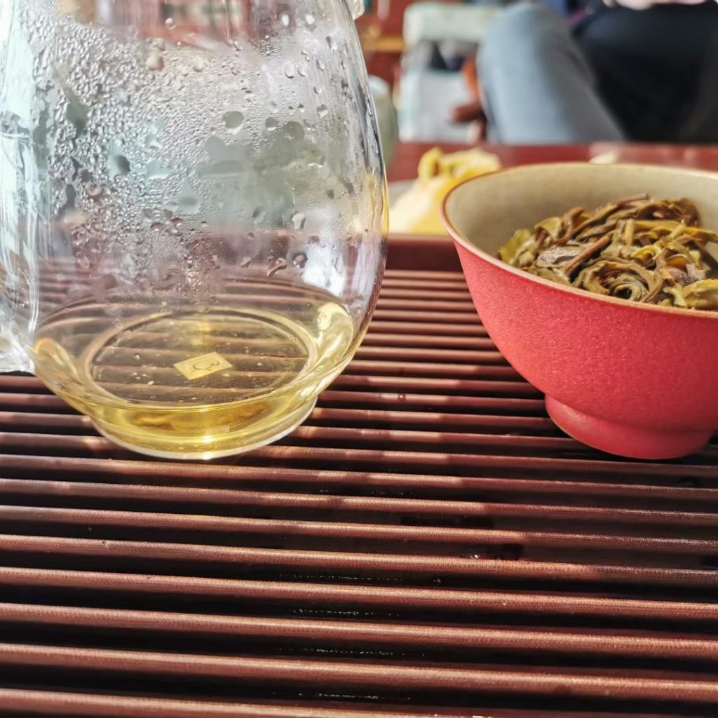 白茶叶子大的茶好还是小的好